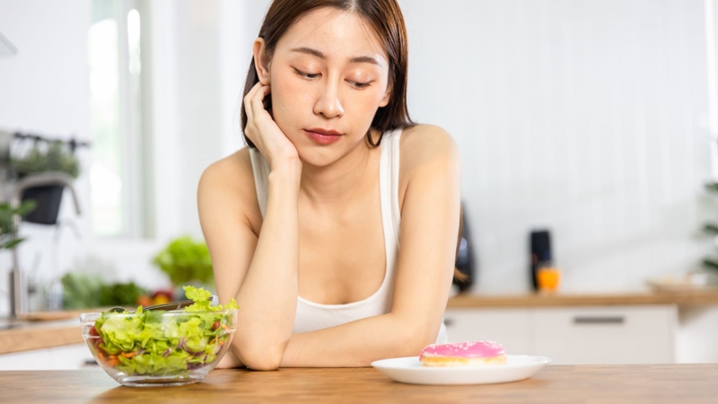 Ăn kiêng quá mức có thể tác động đến cơ chế điều hòa cơn đói