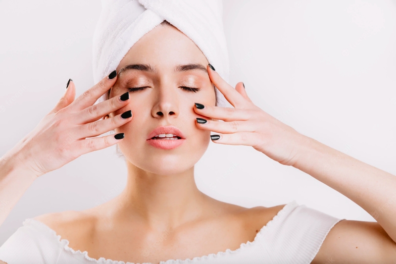 Sau khi căng da mặt, một số người có thể bị sưng, đau và phù nề