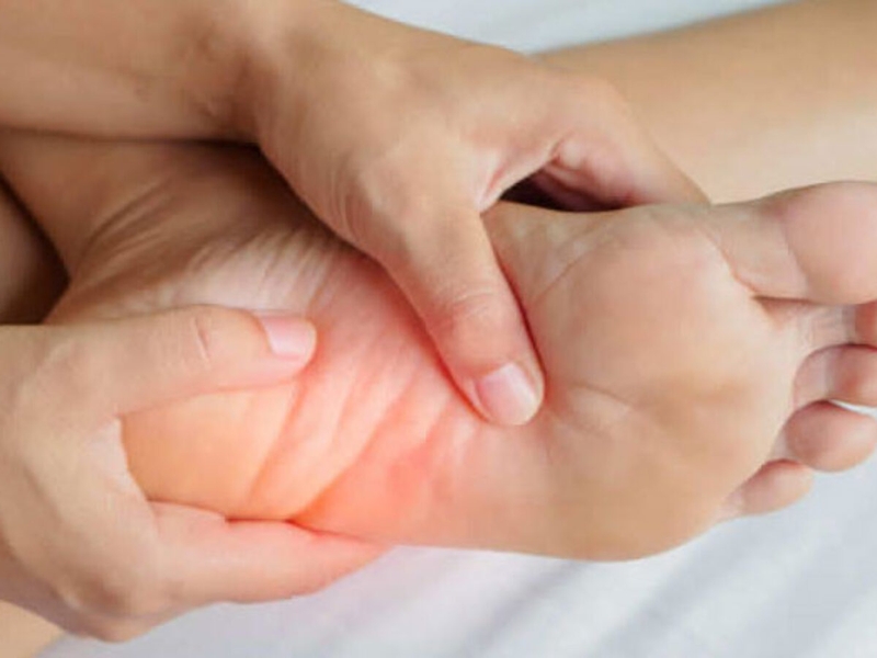 Nguyên nhân, dấu hiệu và cách sơ cứu căng cơ bàn chân  1