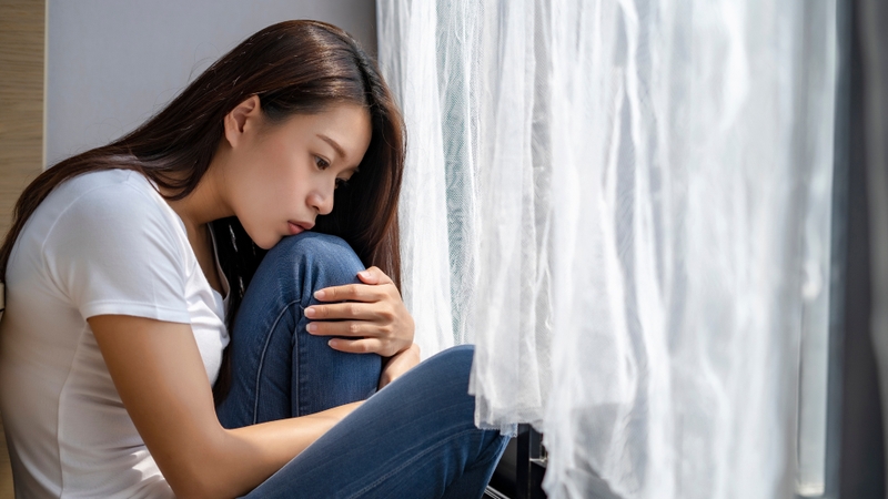 Mất hứng thú với các hoạt động từng yêu thích, cảm thấy cuộc sống tẻ nhạt, thiếu mục tiêu hoặc ý nghĩa