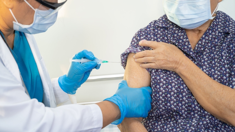 Người bệnh tim mạch cần chủ động phòng ngừa bằng cách tiêm ngừa cúm định kỳ hằng năm