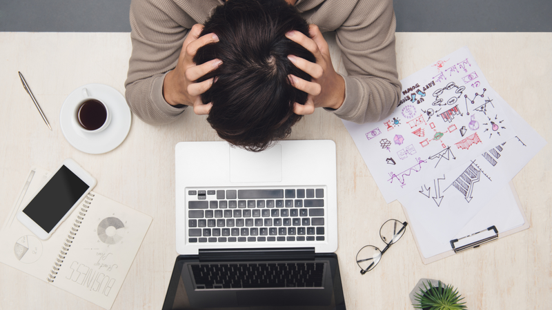 Khối lượng công việc lớn hoặc áp lực thành tích kéo dài là nguyên nhân phổ biến