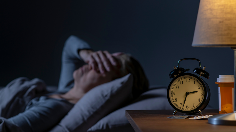Mất ngủ hoặc ngủ không sâu giấc có thể là dấu hiệu bạn bị stress nghiêm trọng