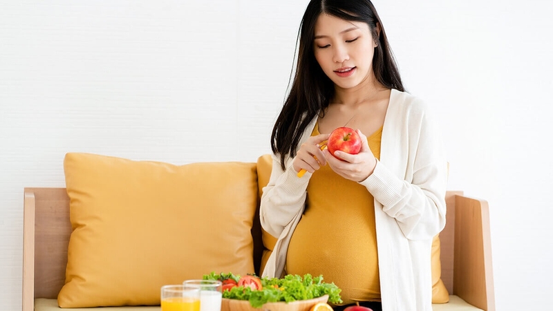 Phụ nữ có thai thuộc nhóm những người không nên uống cacao quá thường xuyên