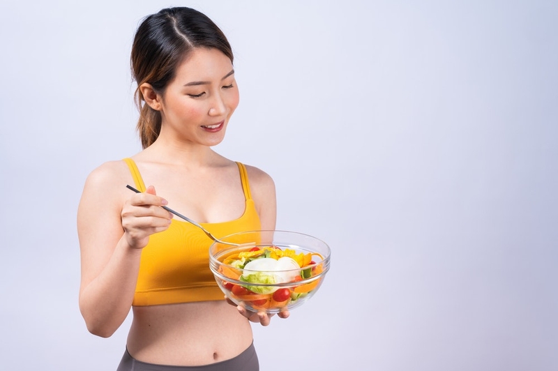 Tập yoga giảm cân bạn cần cân bằng lượng calo nạp vào cơ thể mỗi ngày