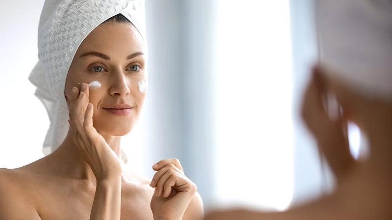 Chu trình chăm sóc da sau cắt đáy sẹo cần chú trọng phục hồi, dưỡng ẩm