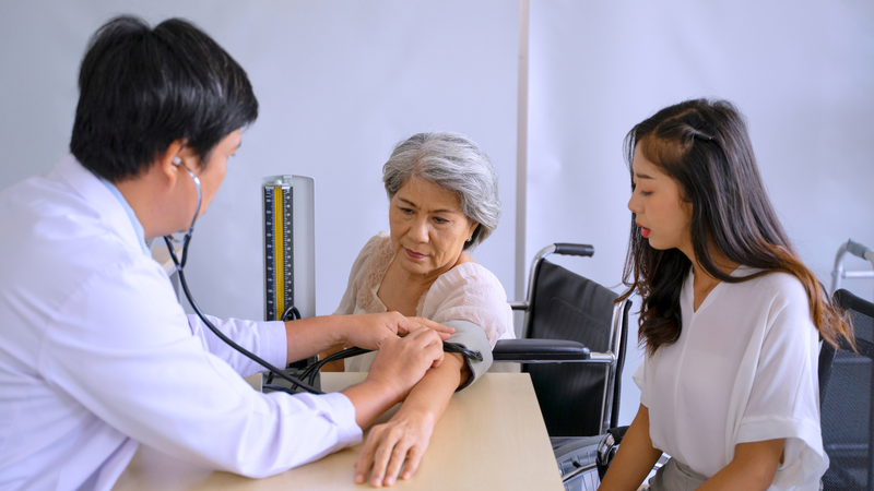 Nên tái khám đúng hẹn để bác sĩ kiểm tra quá trình lành thương