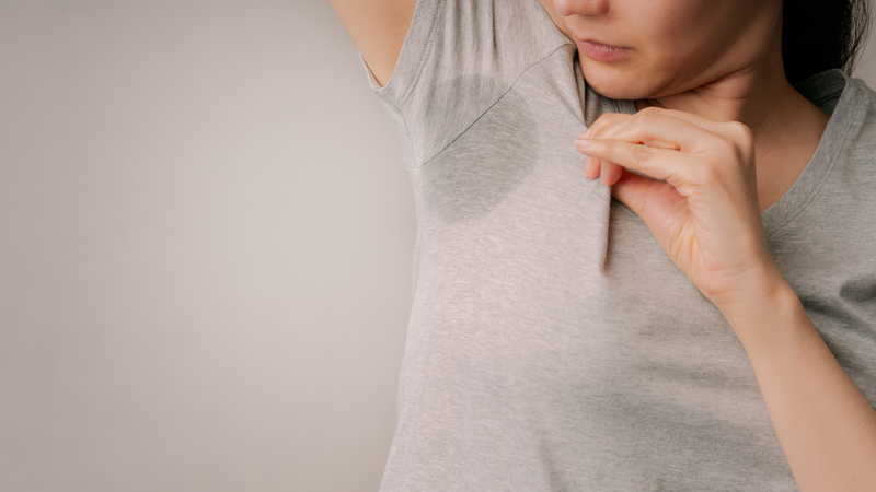 Can thiệp cắt hoặc phá hủy tuyến mồ hôi nách chỉ nên áp dụng cho các trường hợp tăng tiết mồ hôi mức độ nặng