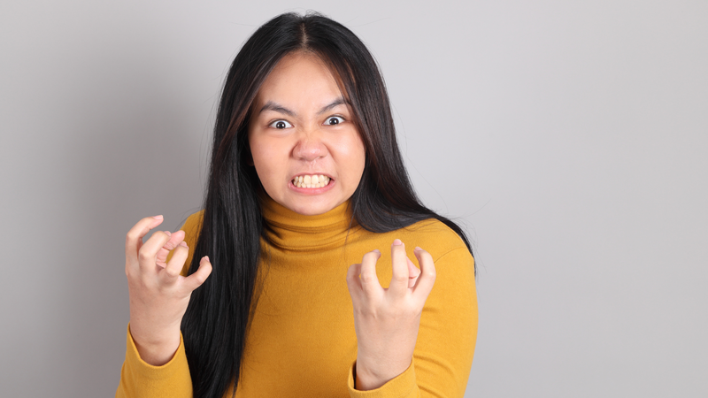 Cáu kỉnh là gì? Đây là trạng thái dễ bị kích thích hoặc nổi giận