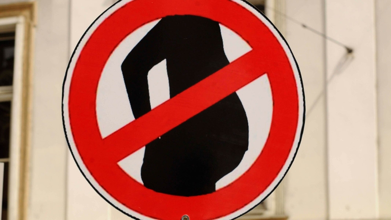 Không nên dùng cây an xoa cho phụ nữ mang thai hoặc đang cho con bú