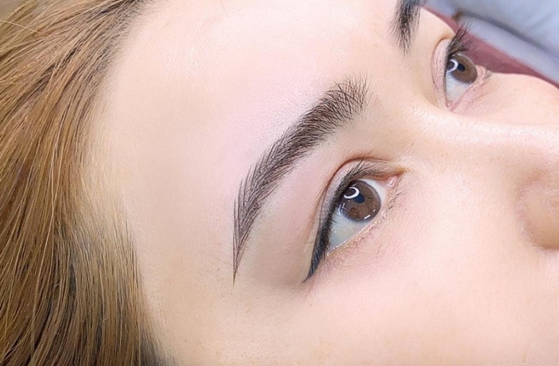 Phần lông mày được cấy hoàn toàn là sợi lông thật, có đặc tính tương tự với sợi lông mày hiện có