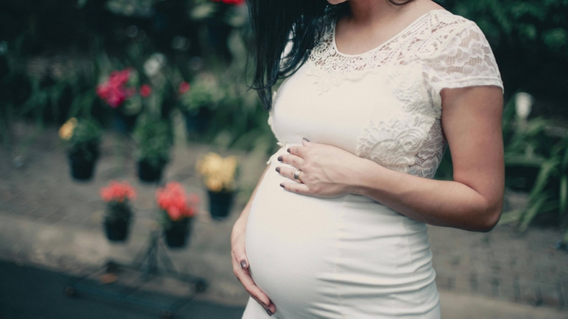 Phụ nữ mang thai nên hỏi ý kiến chuyên môn của bác sĩ trước khi dùng