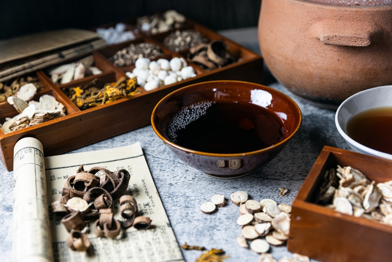 Trong Đông y, bài thuốc từ thài lài tía hỗ trợ thanh nhiệt, làm mát cơ thể, lợi tiểu hiệu quả