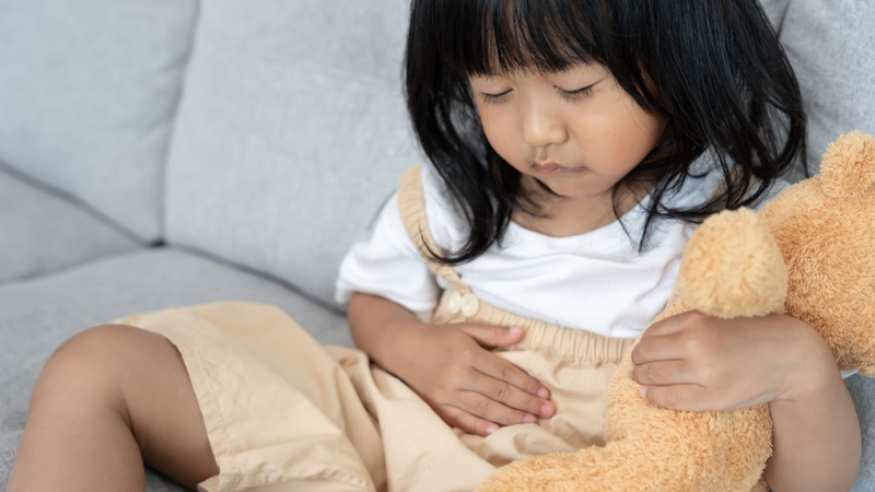 Trẻ nhỏ có hệ tiêu hóa chưa hoàn thiện, không nên ăn quá nhiều