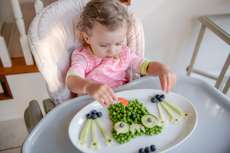 Cha mẹ phải làm sao khi trẻ 1 tuổi biếng ăn?2