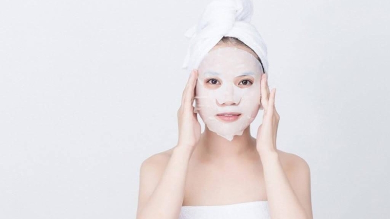 Để mặt nạ quá lâu trên da có thể gây ra hiện tượng hút ẩm ngược