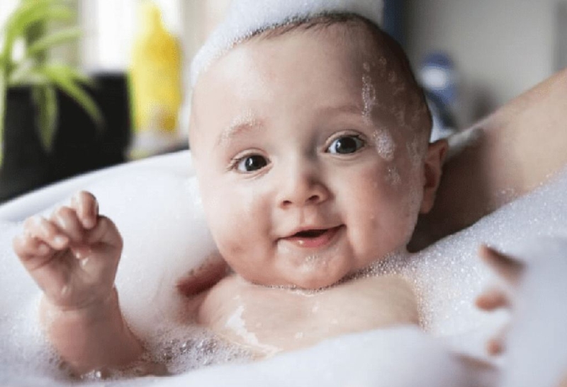 Chăm sóc da bé bằng kem dưỡng ẩm lành tính mà mẹ bỉm nên biết 3