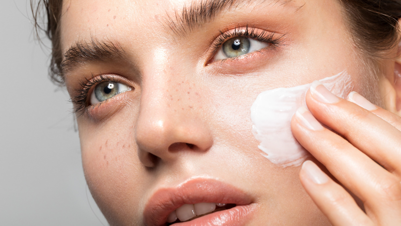 Chăm sóc da mặt trong mùa mưa: Từ A đến Z 4