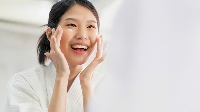 cham-soc-da-nen-boi-kem-tri-mun-truoc-hay-sau-serum-de-dat-hieu-qua-tot 4