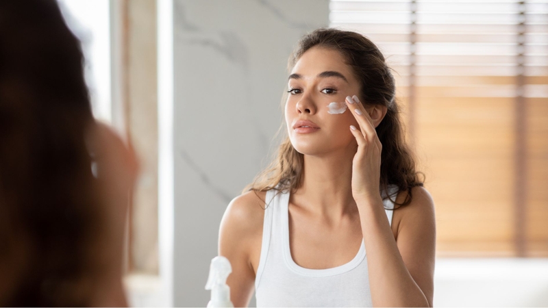 Dưỡng ẩm là bước không thể thiếu khi chăm sóc da sau khi bị thủy đậu