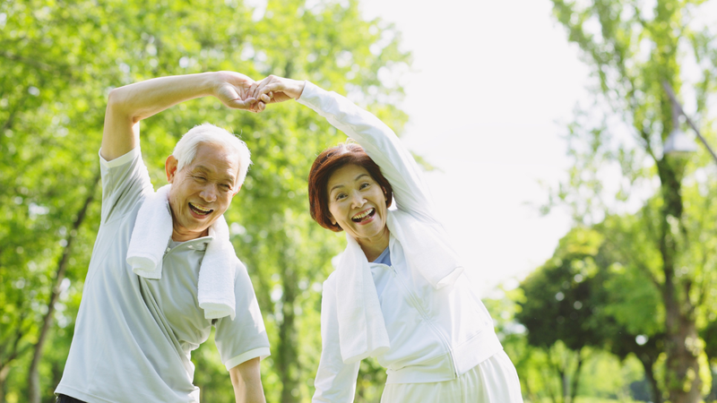 Người cao tuổi nên duy trì các hoạt động xã hội để giảm căng thẳng, giảm lo âu