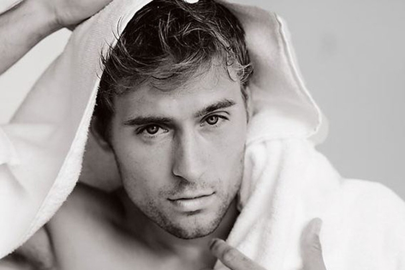 Những sai lầm trong chăm sóc tóc cho nam khiến tóc hư hại nặng nề 3