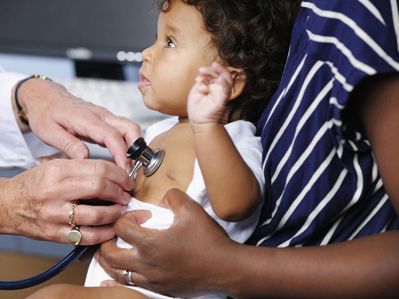 Chăm sóc trẻ sau tiêm vacxin 5 trong 1 như thế nào? 4