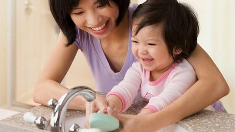 Cách chăm sóc trẻ tiêu chảy virus rota tại nhà hiệu quả 2