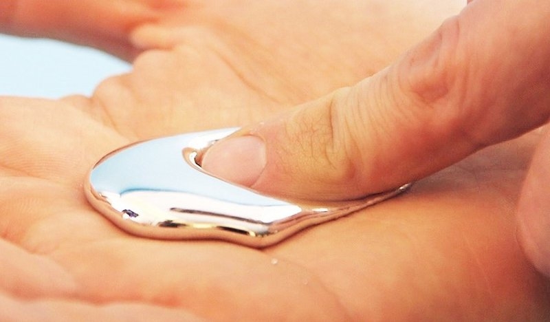 Chạm tay vào thủy ngân có sao không? Cách xử lý thủy ngân an toàn bạn cần biết