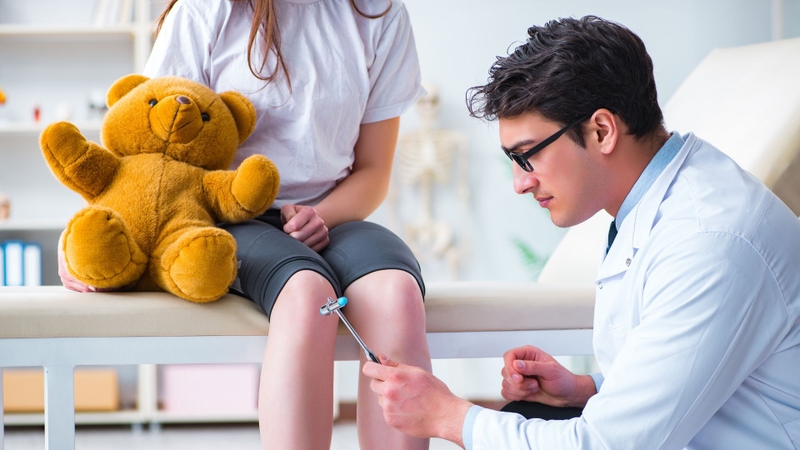 Chẩn đoán lâm sàng dựa trên quá trình quan sát và kiểm tra trực tiếp cơ thể người bệnh