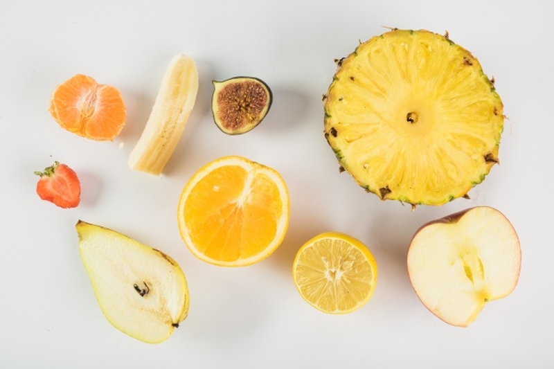 Sử dụng chanh và dứa để đắp mặt - giúp cải thiện tình trạng lỗ chân lông to