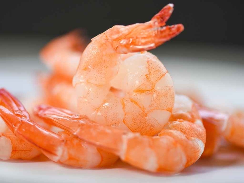 Tôm là thực phẩm giàu đạm giúp bé phát triển nhanh hơn