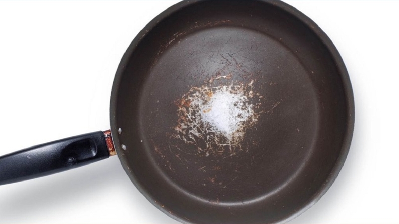 Chảo chống dính bị tróc có độc hại không? Có nên tiếp tục sử dụng 1