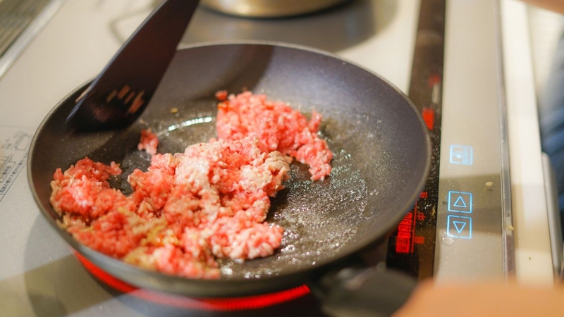 Chảo chống dính bị tróc có độc hại không? Có nên tiếp tục sử dụng 2