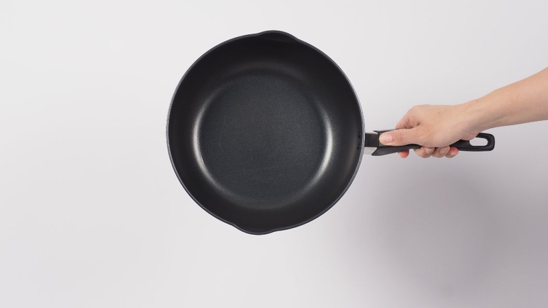 Chảo chống dính bị tróc có độc hại không? Có nên tiếp tục sử dụng 4