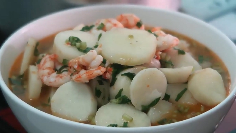 Canh củ sen nấu tôm giàu đạm