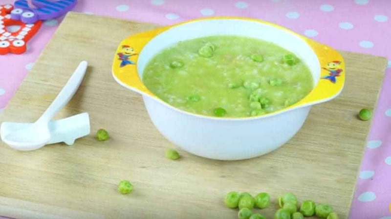 Cháo đậu Hà lan cho bé ăn dặm 6 tháng từ sườn non đơn giản