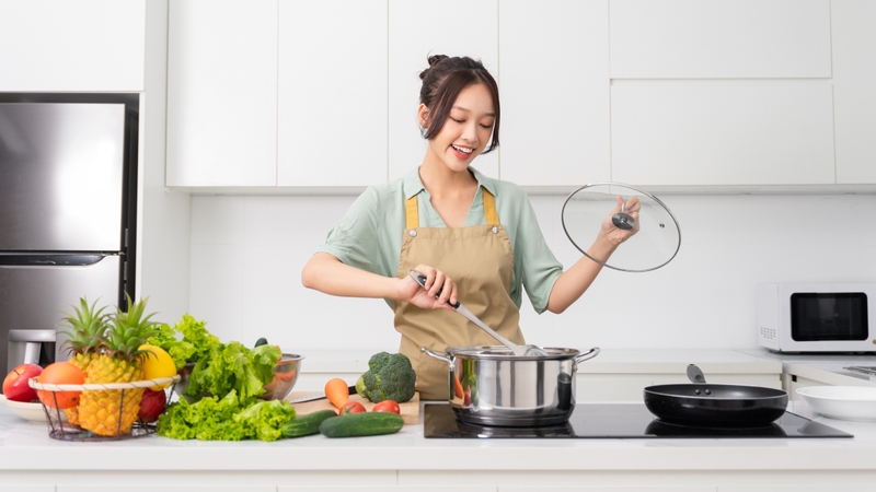 Nên hấp cách thủy hoặc luộc chín thịt ếch trước khi cho vào cháo