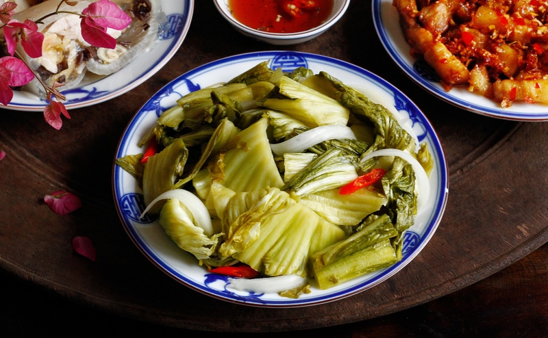 Ăn cháo với dưa chua có thể gây tích nước và tăng cân