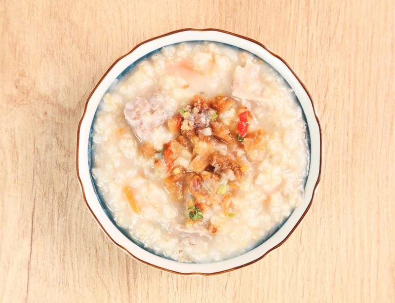 Cháo gạo lứt trứng gà cho bé ăn dặm siêu hấp dẫn