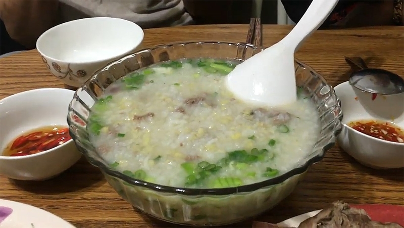 Cháo giá đỗ cho bé ăn dặm với thịt trai và khế