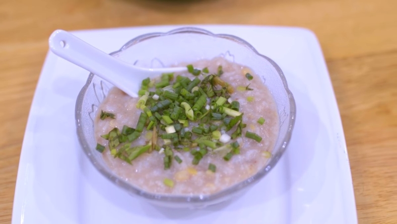 Thành phẩm cháo giá đỗ với tim heo cho bé ăn dặm