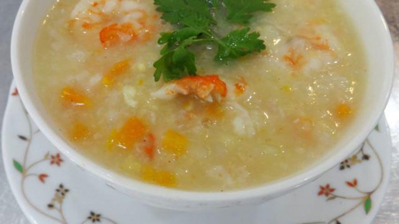 Cháo hạt kê kết hợp với tôm cung cấp đạm