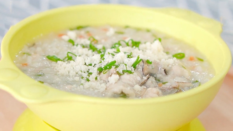 Cháo hàu kết hợp với các loại rau củ cho bé ăn dặm