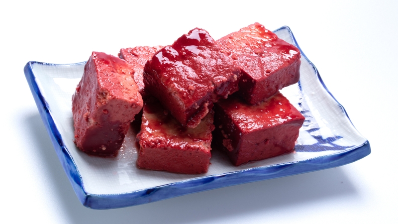 Chao đỏ được ưa chuộng trong các món kho, chiên hoặc ướp nguyên liệu