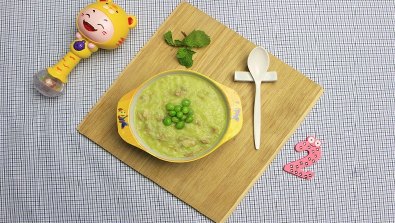 Thành phẩm cháo sườn non nấu với đậu Hà Lan