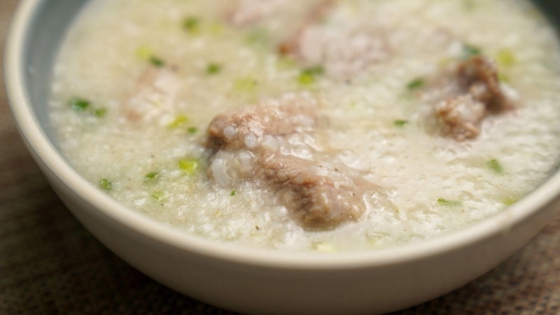 Cách nấu cháo sườn cho bé ăn dặm sánh mịn, chuẩn vị