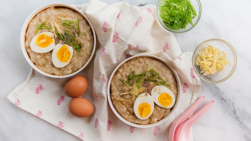 Cháo yến mạch trứng gà cho người lớn là nguồn bổ sung nhiều chất dinh dưỡng quan trọng