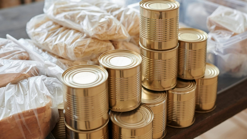 Thực phẩm đóng hộp thường chứa nhiều chất béo bất lợi, nên hạn chế tiêu thụ