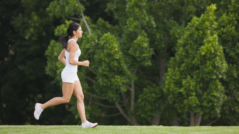 Khi chạy bộ, cơ thể sẽ kích thích sản sinh endorphin
